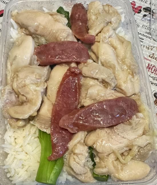 42. Rice in Clay Pot with Chicken and Chinese Sausage 腊肠滑鸡饭